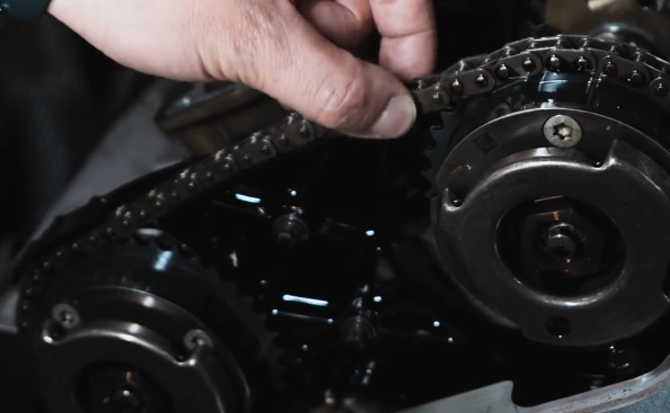 BMW N20エンジンのタイミングチェーンは、定期的な交換が本当に必要なものです。